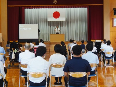 ②