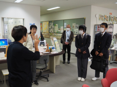 ③
