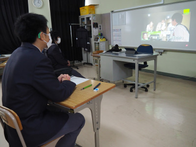 ②