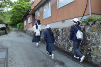 ③